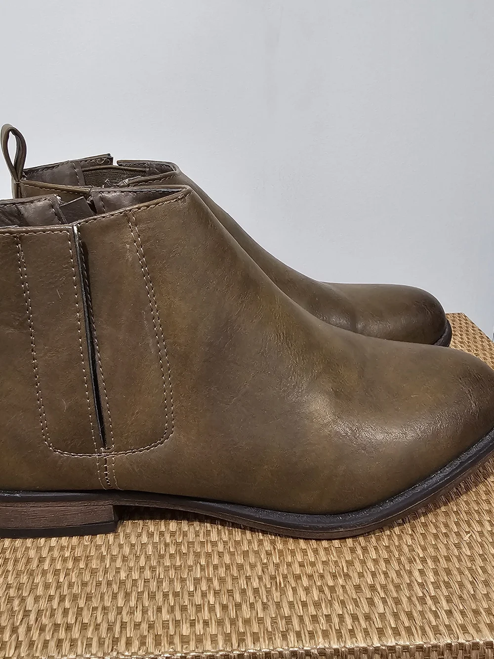 Olive Green Chelsea Ankle Boots Sz.7 Minimalist Low Heel  Casual Boho Festival - Picture 6 of 13